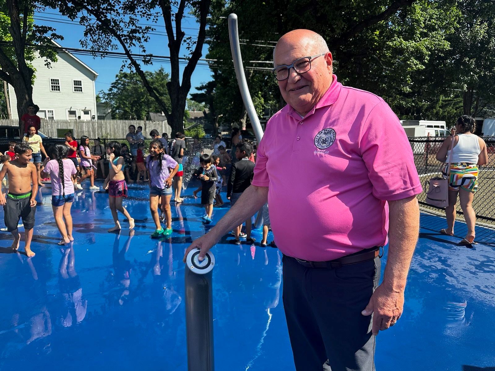 Mayor Sisitsky activated the brand new splash pad at Arlington Street Park for the first time.